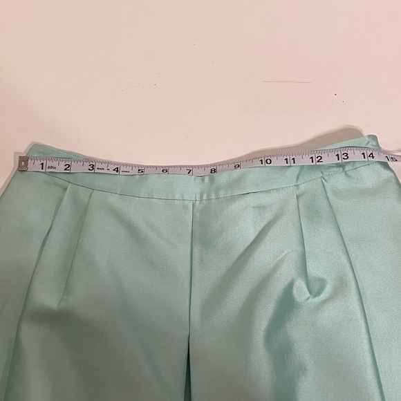 New vineyard vines pleated silk cotton skirt. Size 4. Color is Crystal Blue. - Picture 4 of 8